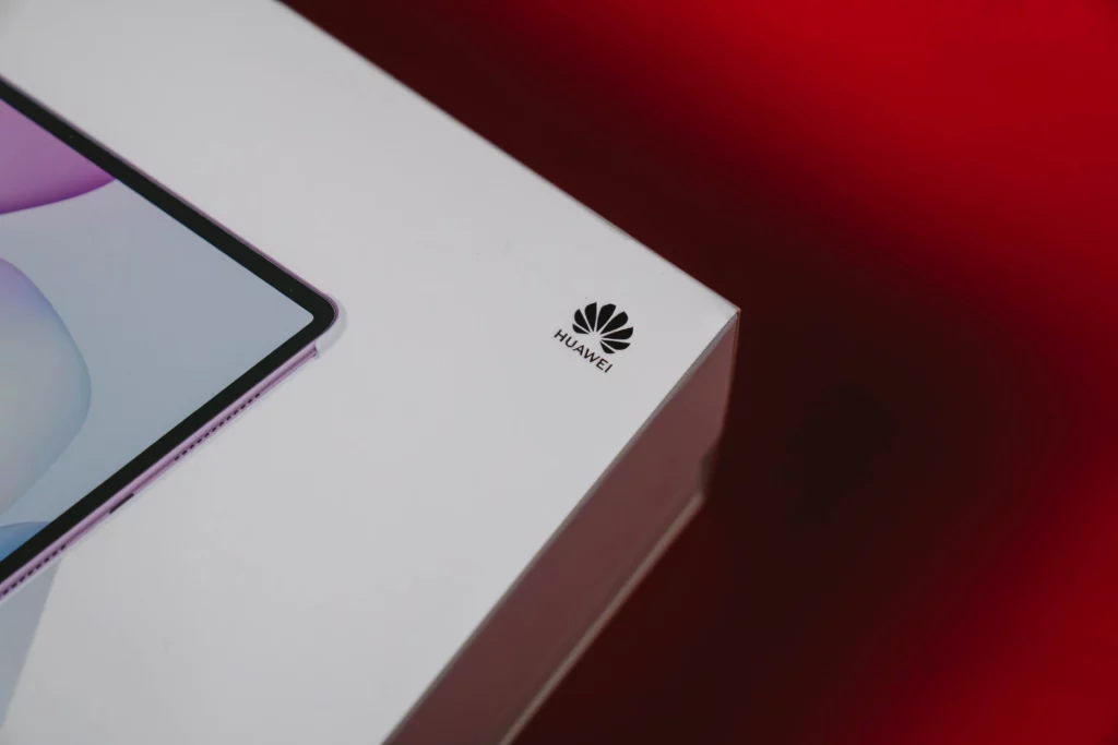 A corner shot of the HUAWEI MatePad 11.5 box, showcasing the tablet's purple color on the packaging and the HUAWEI logo in the top right corner.