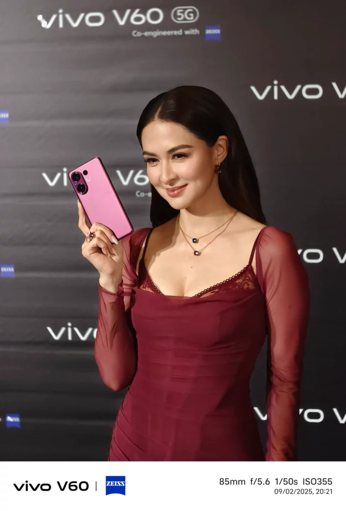 Celebrity and vivo ambassador Marian Rivera posing for a professional portrait, holding the pink vivo V60 smartphone.