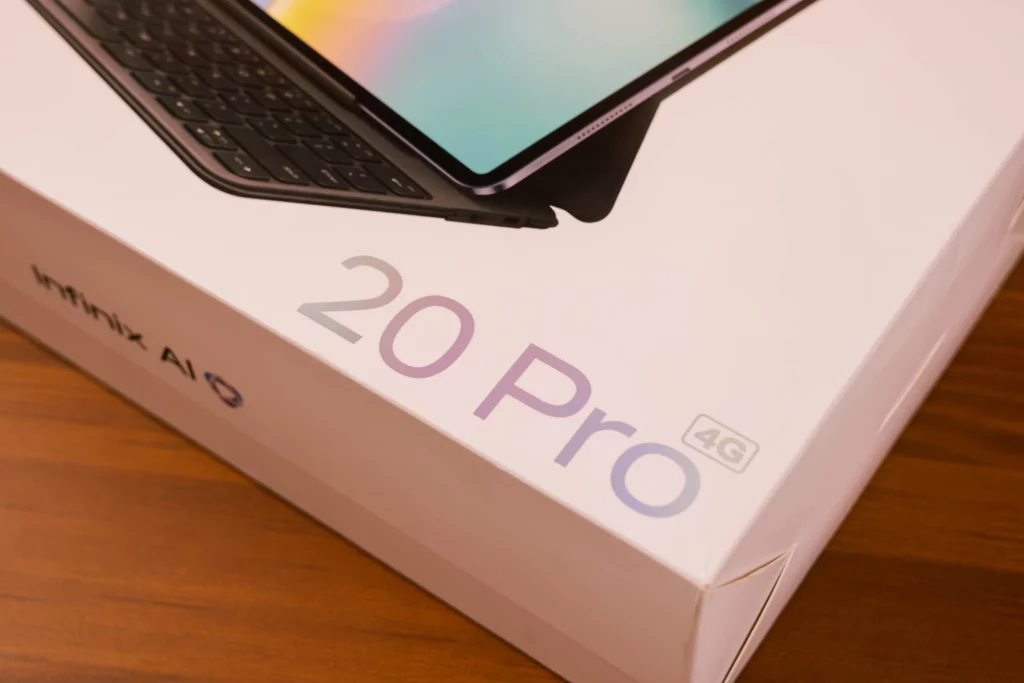 Close-up shot of the main product box, highlighting the text "20 Pro 4G" and a small portion of the tablet screen showing the keyboard attachment.