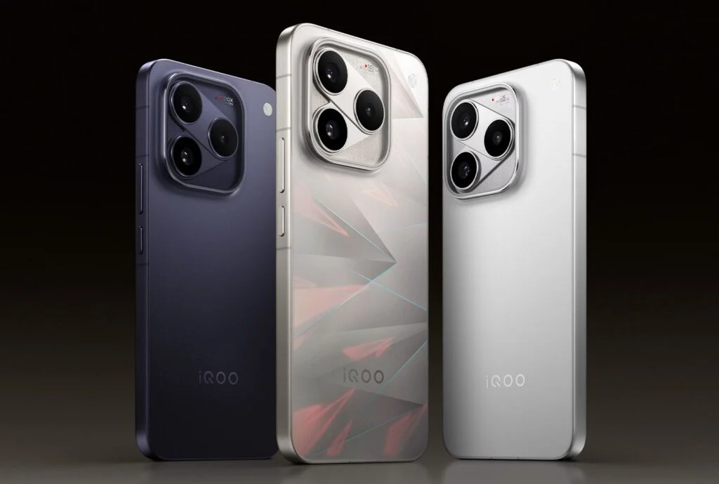 iQOO 16 Goes Big With 8,400mAh Battery, 165Hz M16 Display and Snapdragon 8 Elite Extreme Gen 6