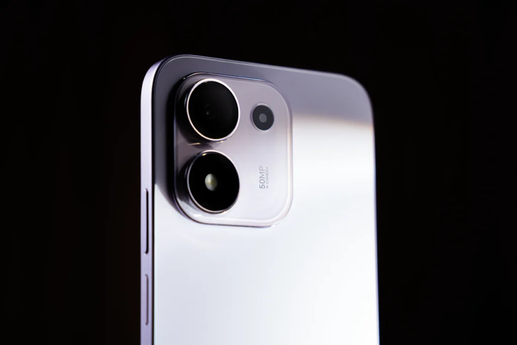 A close-up view of the rear camera module on the purple HONOR 600S 5G highlighting the dual camera lenses and "50MP AI CAMERA" text.